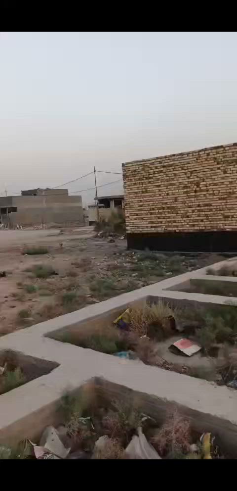 فرصه باعافيه علا  الي ياخذه قريبه علا شارع العام 

قطعة ارض مساحة 100 متر سند ٢٥   بيها بتلو قريبه من شارع 30 مال الورديه  مخدومه ماء واعمدة كهرباء وشوارع سبيس القطعه بحي ابو طالب الي بالورديه الي باعتهن جمعية الطموح سعر ٢٩ مليون وبيها مجال رقم الهاتف *********** رقم ***********
