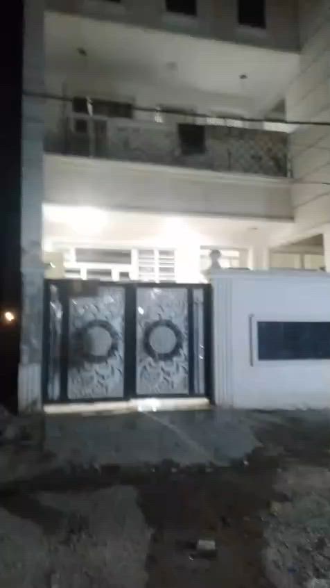 السلام عليكم بيت مساحه 150 متره على شهر 15 منطقه 3000 ***********
