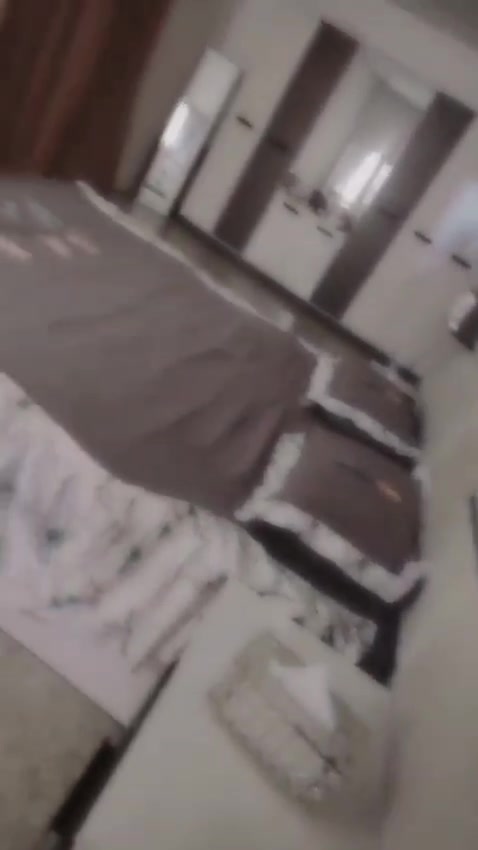 غرفه نوم تركية  8قطع استخدام قليل والاضائه كلها تشتغل الغرفه اي شخط ما بيها والله جديده تحتوي ع مخزن