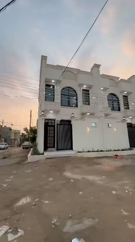 للبيع دارين في حي الاطارات مساحة كل واحد 70 م 
كل دار يحتوي على ثلاث غرف نوم واستقبال وصالة ومطبخ وثلاث مجاميع صحيه 
للاستفسار يرجى الاتصال على الارقام التاليه 
***********
***********
