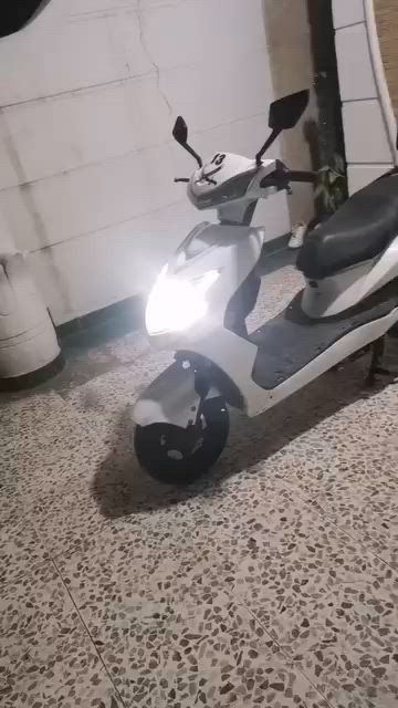 دراجه شحن  موديل ٢٠٢٤ متوازي عله بيعتهه ٦ بطاريات سرعه توصل ٦٥ بصمتين سويج واحد نقص تريشه واضحه بلفديو مستخدمه الدراجه لاكن زينه نضيفه عنواني البلديات قابل للمراوس
