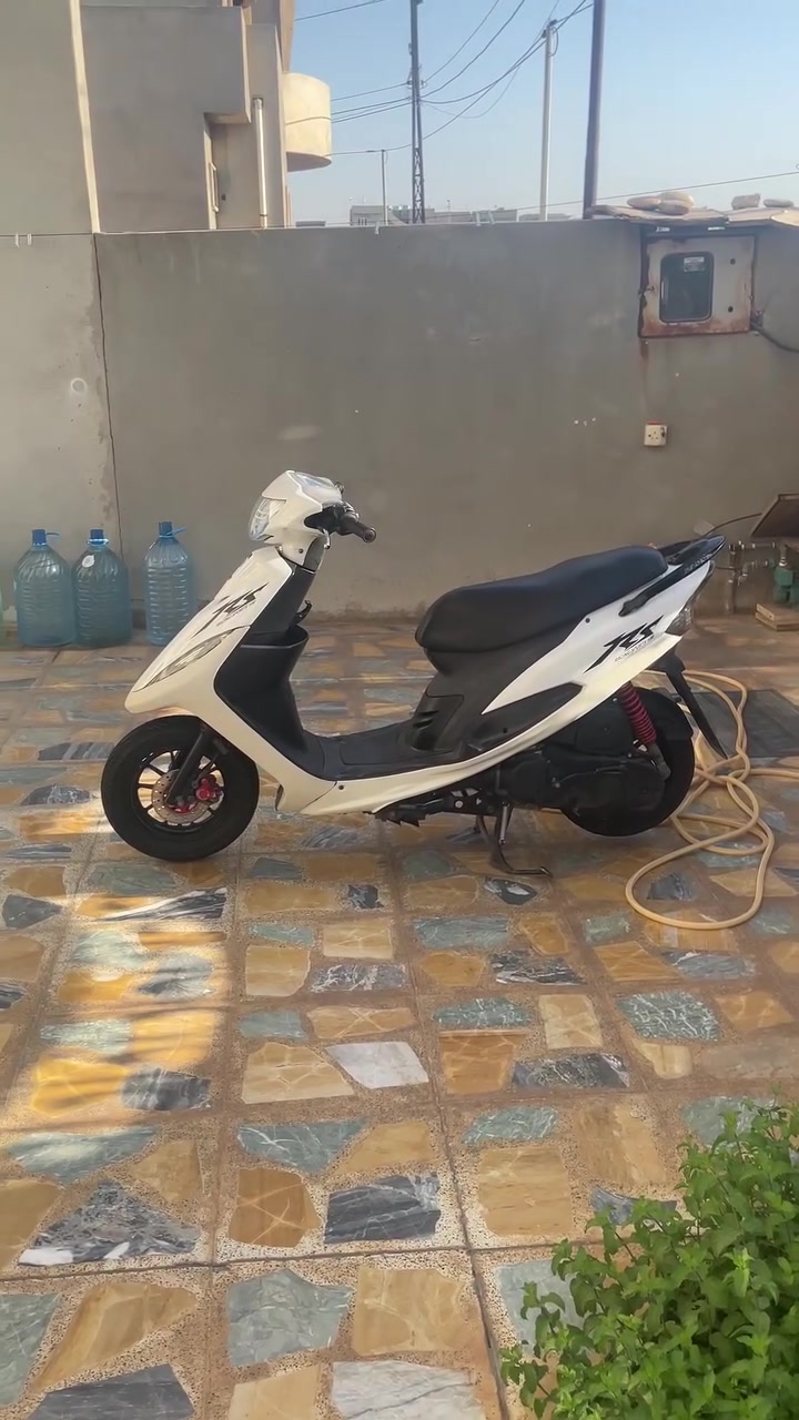 ماكس عدلة للبيع 
عنواني نينوى قضاء الحمدانية الدراجة رمبة مستعملها شهر كفرات بلادي لون اسود موجودة ويا لحية و ترايش كاملة كلجات رياضي بوشة ٤٩ و عندي وياها صالنصة FM و صالنصة كاربون فايبر على حطتها ابيعها ب٩٥٠ ويا غراضها تصير بمليون *********** متوفر واتساب و ماسنجر اذا مو شراي لا تتصل
