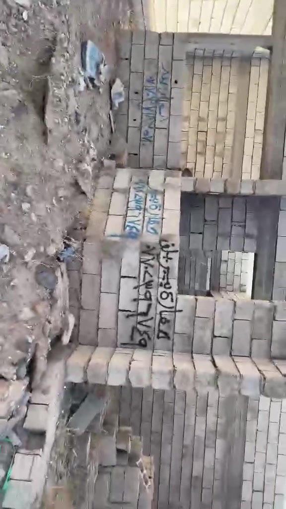 سلام عليكوم 
هيكل طابو ملك صرف🏘️
عنوان📌كركوك طريق بغداد قرب مركز مقداد 
مساحه📏160متر:الاستفسار الاتصال ***********
