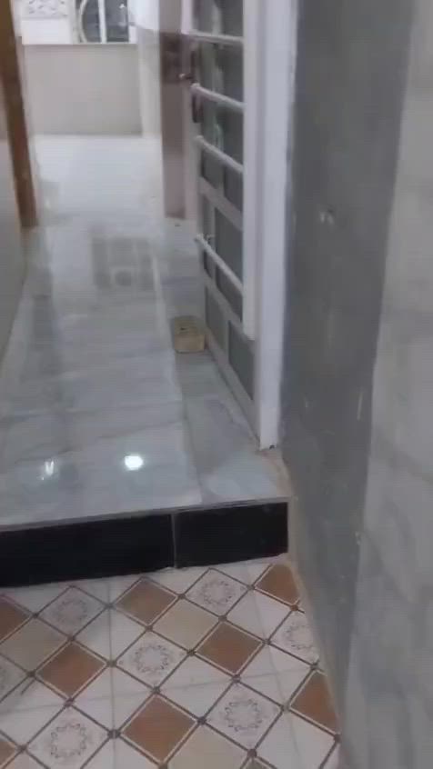 مشتمل الايجار
المساحه//100 م
غرفة نوم 
هول
مطبخ 
استقبال 
مجمع صحيات/2
طارمه
خدمات جاهزه//
ماء وكهرباء وخط مولده ومجاري انترنيت ضوئي ومدارس 
العنوان//
شارع 80 ،،،،،،،،،شارع شريفه الجديد ،،،،،،،،مقابل ملعب نوارس محيزم 
الاتصال//
***********
***********
مكتب عالم التطور للعقار 
بإدارة//أوس المرشدي للعقار
