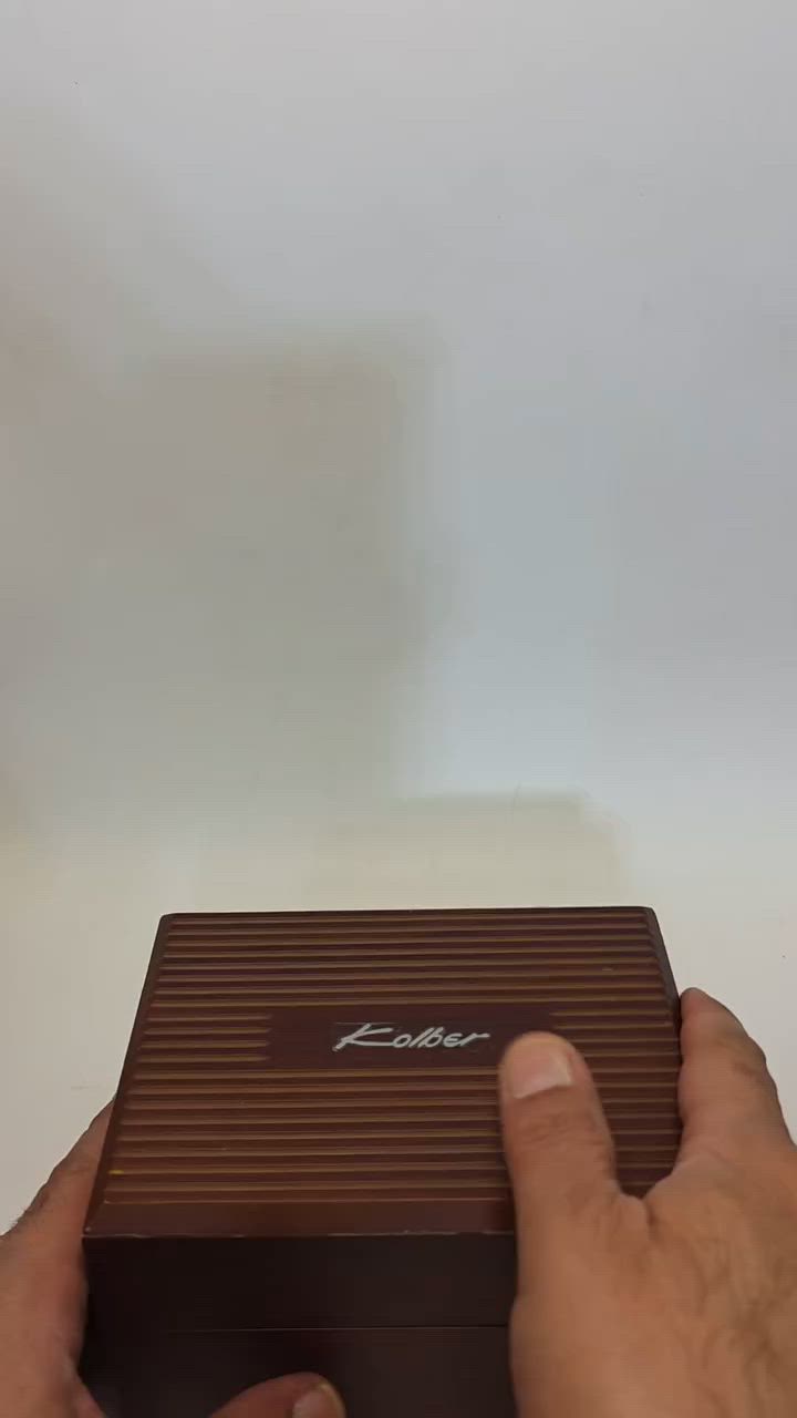 كوليبر سويسري اورجنل اوتوماتيك غير مستخدم بالاستيكر مع وصل الشراء والعلبه والتاك
للتواصل وتساب ***********
