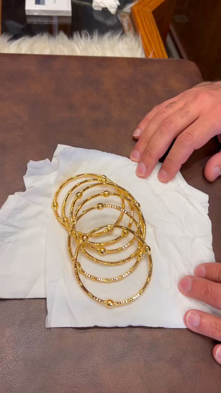 ألف ألف مبارك لزبونتنا العزيزة

نسأل الله أن يبارك لكِ في هذا المفردات و تتهني بلبسه في أفراحكِ ومناسباتكِ السعيدة

شكراً لثقتكِ الدائمة بذوقنا واختياراتنا.
مبارك عليكِ، ونورتينا دائماً

مجوهرات أُبي للذهب

فصال ذهب عيار 21 فعلي 100‎%‎

#العنوان القيارة مقابيل برج الاتصالات 

#الاتصال ***********

