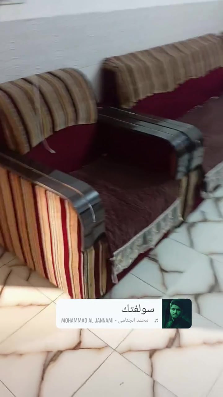 السلام عليكم تخم قنفات للبيع عشر مقاعد نضيف جداً مكان بطوريج سعر 200وبي مجال قليل ***********
