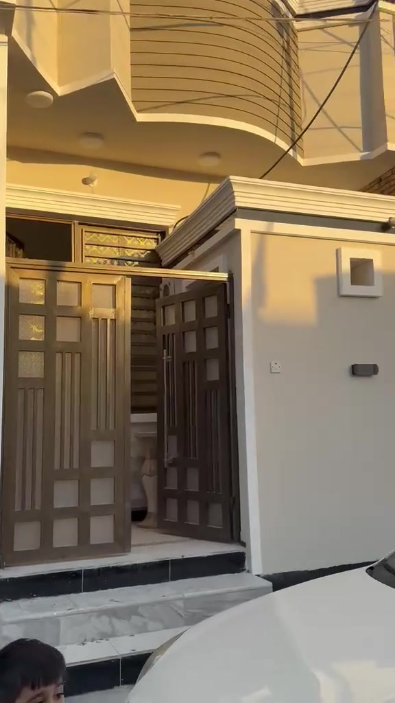 🏡 بيت حديث البناء للبيع
📍 الموقع: الإسكان الصناعي – النزلة الثالثة – قرب مدرسة الحمزة.
📐 مساحة البيت: 100 متر مربع (واجهة أمامية).
مكونات البيت:
صالة
غرفة استقبال
مطبخ
غرفة نوم
صحيات
✅ البيت حديث البناء وجديد بالكامل، جاهز للسكن مباشرة.
📞 للاستفسار ومعرفة السعر أو تحديد موعد للمعاينة، يرجى التواصل على الرقم: (***********).
