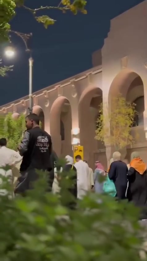 في رحاب مدينة رسول الله ﷺ
يعيش معتمرونا الكرام أجمل اللحظات الإيمانية، متنعمين بجوار الحبيب المصطفى ﷺ
في أجواءٍ يسودها السكون والطمأنينة.

وتواصل إدارة شركة إيلاف للحج والعمرة مرافقة المعتمرين بخدمةٍ متميزة، من خلال الإرشاد الديني والإداري، والاهتمام بكافة تفاصيل الرحلة؛ ليؤدوا عباداتهم بكل يسر وراحة واطمئنان.

📢 التسجيل مفتوح للرحلات القادمة
28 / 7 / 2026

#إيلاف_اسم_يتألق_وثقة_تتجدد
#سمعة_طيبة_صنعناها_بجهودنا
#مصممون_على_التميز
#مستمرون_في_الريادة
#خدمة_ضيوف_الرحمن_شرف_نحمله

📍 الموصل –  حي السكر قرب جامع النبأ العظيم فرع المولدة
*********** واتساب
*********** واتساب

