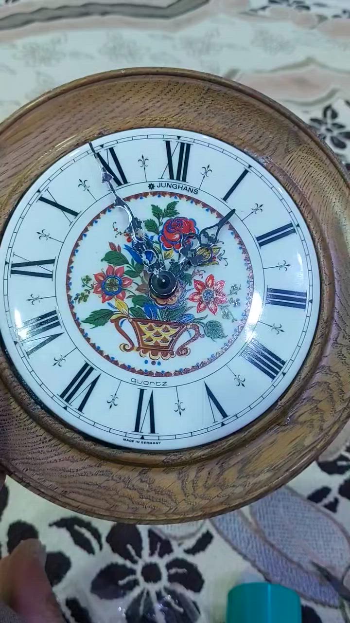 للبيع مفرد وشلع ساعات جدارية احدها عاطل والباقي مشروط


**إذا كنت صاحب هذا الإعلان وتريد حذفه لأي سبب، رجاءا أرسل رسالة إلى الدعم الفني**