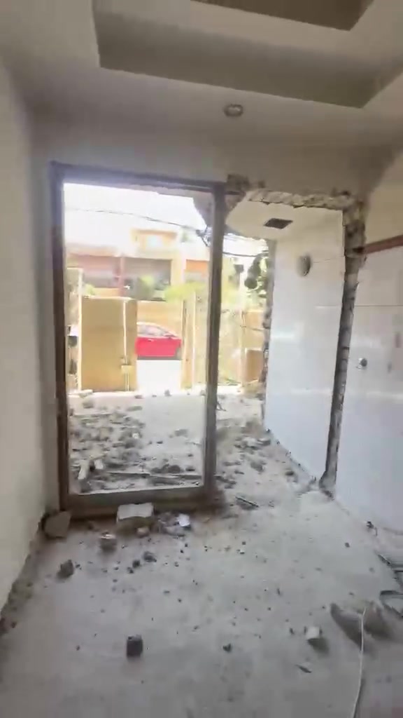 تريد احد يرمم بيتك؟
نحن في كادر ابو ليان ا نؤمن بأن الترميم ليس مجرد إصلاح، بل هو فن لإعادة الحياة إلى منزلك. نقدم خدمات ترميم متكاملة بأعلى معايير الجودة، بدءًا من التقييم الدقيق للمشاكل وحتى التنفيذ المتقن. فريقنا المتخصص يمتلك الخبرة والكفاءة اللازمة للتعامل مع كافة أنواع الترميمات، سواء كانت بسيطة أو معقدة. نستخدم أحدث التقنيات والمواد لضمان تحقيق أفضل النتائج التي تدوم طويلًا. تواصلوا معنا اليوم لفحص مجاني للمنزل، للتواصل يرجى ارسال رسالة اولاتصال واتساب 
***********اعمالنا في بغداد فقط

إرسال رسالة على واتساب
