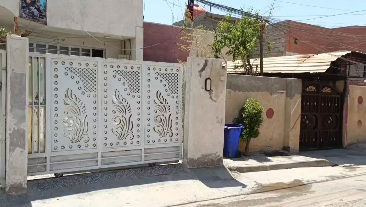 منزل للبيع الموقع العبيدي الكفائات منطقة شمر شارع العوادل
مساحه 200متر طابقين واجهة المنزل عشر أمتار 
يحتوي على
4غرف نوم
صالة الارضيه 7في 6
غرفة ضيوف 7ف5
صاله في طابق العلوي 
منزل جديد تم بنائه 2018
جديد 
.
السعر عند الاتصال 
رقم صاحب المنزل 
***********
