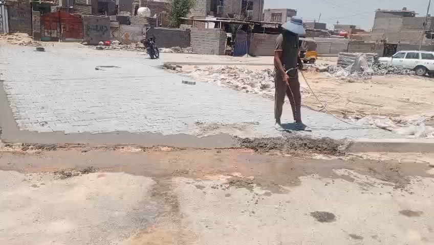 السلام عليكم بيت هيكل
النزال 26 متر الواجهة 7 ونص متر
ساحب الها ماي ومجاري
و لقطعة ويها الي مقابيلها ..بيها ماي وجاري..
القطه الباب الابيض يتقدم مع سياج البلوك ..
السعر خاص..***********
