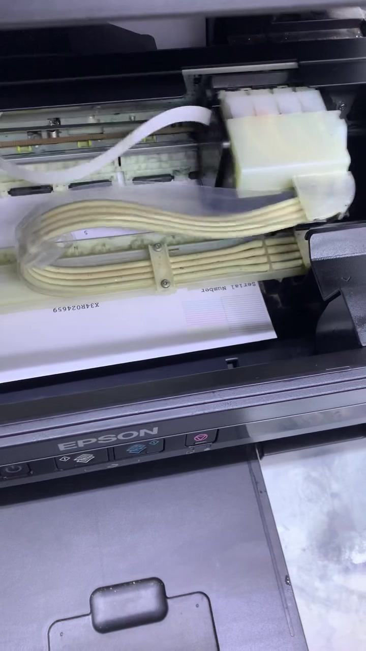 طابعه ابسون l382
منضومه حبر خاريجه 
ملون وعادي
السعر 100 
توصيل موجود
***********

