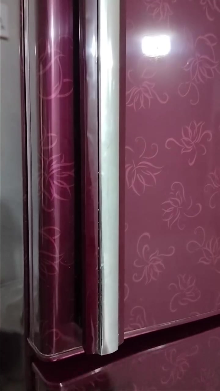 ثلاجه كونكرت باب اول لون ماروني تجمد تجنن جديده  ٤٠٠ وبيها مجال  العنوان كربلاء قضاء الحر رقم واتساب ، ***********
