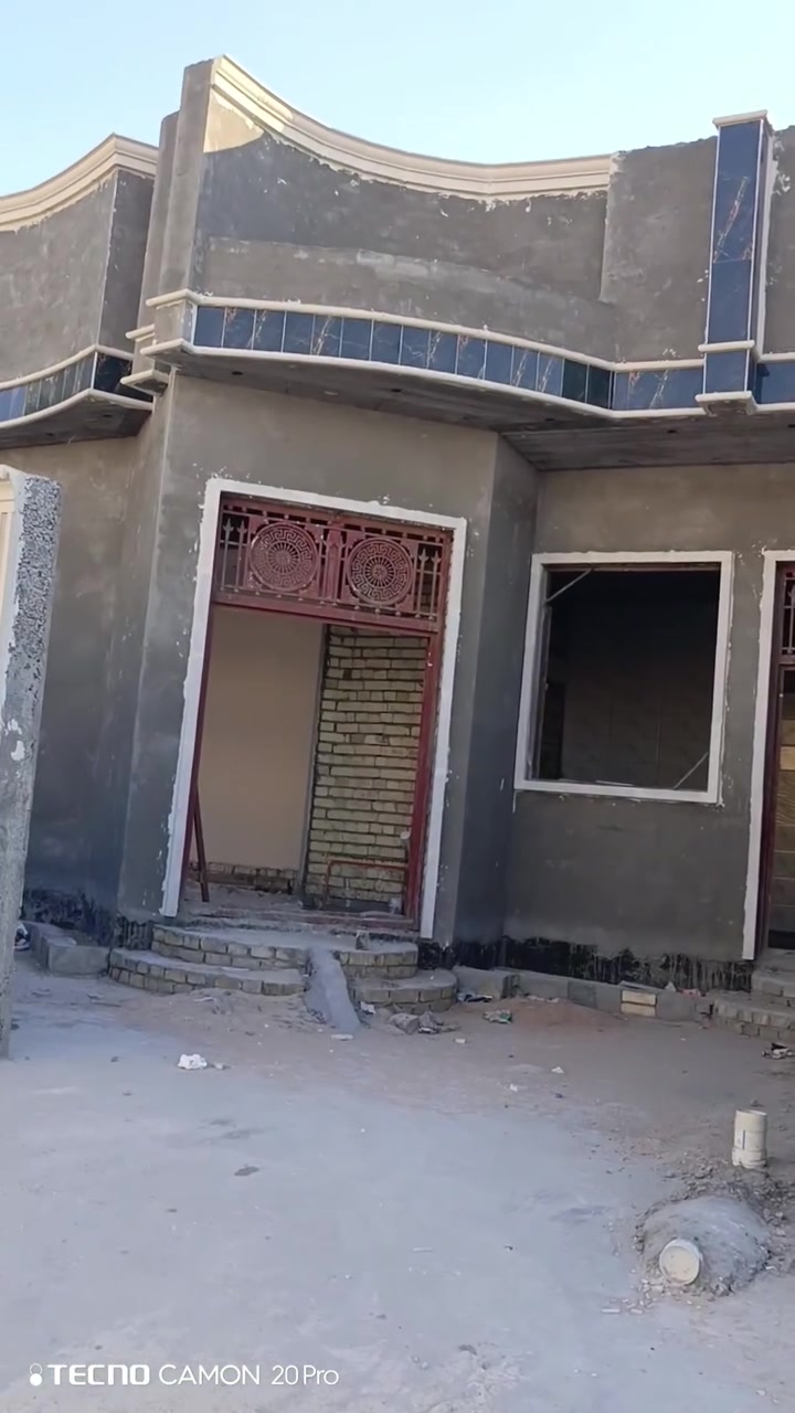 👑 شركة الأسوار الذهبية للبناء الحديث  

لأن بيتك مو بس جدران... هو أمان لعائلتك وذكريات لأطفالك 🏡  

احنا نعرف شنو يعني "بيت العمر".  
يعني مكان ترجع له وأنت مرتاح، مكان يكبرون فيه أولادك بأمان، مكان كل زاوية بيه تحچي قصتك.

ليش تختارنا؟  
✅ نشتغل بعقد رسمي موقع يحفظ حقك وحق عائلتك  
✅ إشراف هندسي يضمن بيت قوي يعيش لأجيال  
✅ مواد درجة أولى لأن عائلتك تستاهل الأفضل  
✅ نلتزم بالموعد لأن وعدنا كلمة  

خلي حلمك يصير واقع، وخلينا نبني سوا المكان اللي راح تگول بيه: "هنا بيتي، هنا أماني" ❤️  

📍 نغطي جميع مناطق بغداد  
📲 تواصل ويانا اليوم واتساب: ***********  
استشارة مجانية لبيت أحلامك
