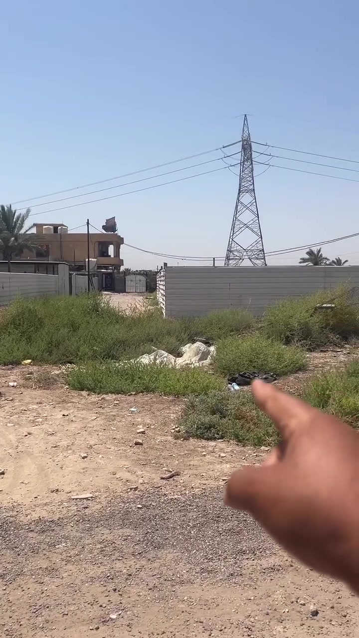 قطعه للبيع المساحه 100 متر  زراعي طابو صرف المنطقة كامله من الخدمات العنوان مجاور حي ابوسفيان البعامر  
الواجه 8 م والنزال 12 م السعر 22 مليون وبيهه مجال للاستفسار الأتصال 
***********
***********
