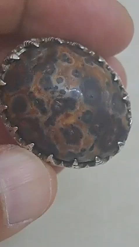 خاتم داوودي  صياغه جميلة جدا  حجر كبير   قياس الخاتم 23   السعر  60 الف دينار


**إذا كنت صاحب هذا الإعلان وتريد حذفه لأي سبب، رجاءا أرسل رسالة إلى الدعم الفني**