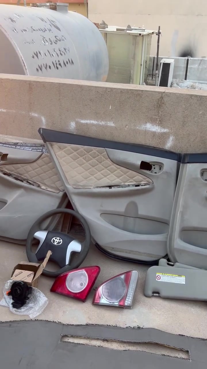 سلاوتان ليبيت برايان ئه شياي كرؤلا بؤ فرؤشتن چي و پيويست بوو ته له فون بكه له خزمه تدام 

***********

به رگي ده رگا  سوكان  شيلدي سوكان به گلايت 
لايتي پشه وه شه مسي سه رداشبل
