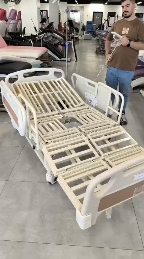 السلام عليكم عندي للبيع سرير كهربائي طبي ٧ حركات جديد بالكارتون غير مستعمل مع الدوشك الخاص به عنوان ديالى مركز بعقوبة 
للتواصل ***********
