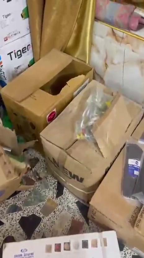بسبب العوده الكاذبه شلعه للبيع العدد أكثر من 11 الف قطعه التواصل خاص او ***********
