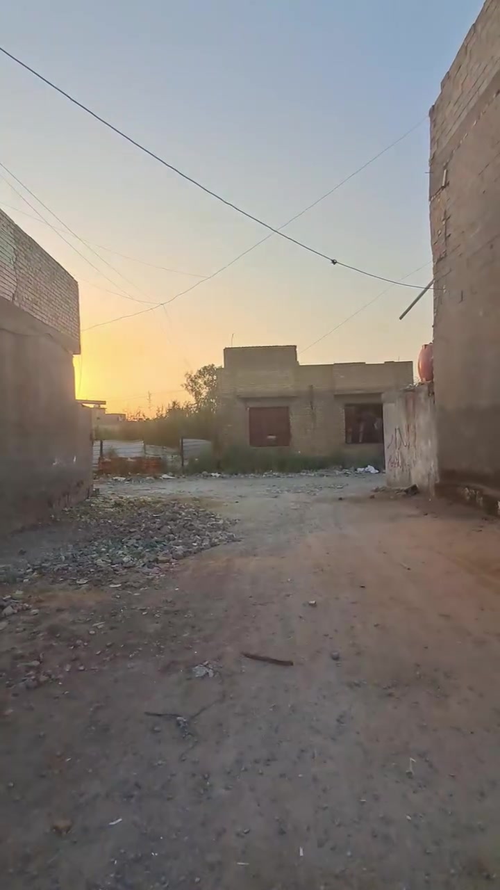 سلام عليكم بيت البيع بحيطارق القديم وره سيطرة ثانيه يم اسواق ابو صادق البيت حديث طابوك السعر43 وبي مجال رقم الهاتف***********
