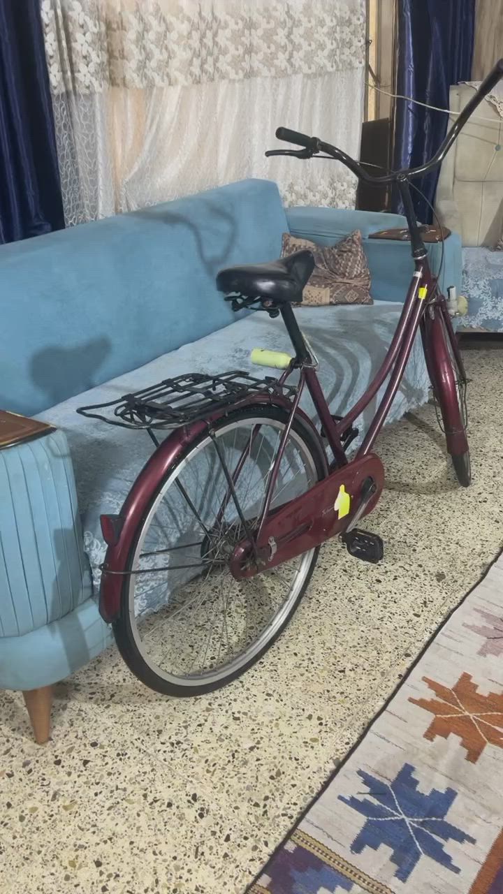 السلام عليكم بايسكل ياباني اصلي حجم 26 جديد يخبل خفيف لون ماروني مرتب البايسكل
الموقع 📍 بغداد الشعب 

السعـر : 80 

*********** متوفر واتساب وشريحه
