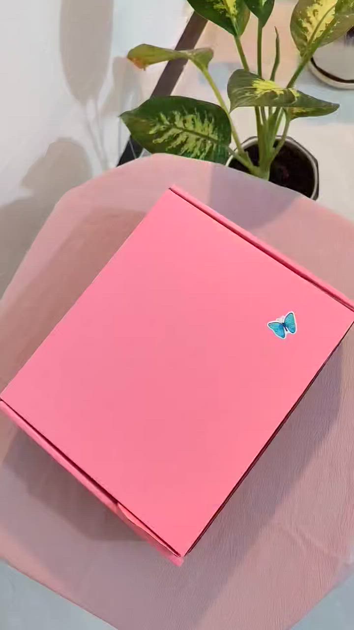 Unboxing piece of heaven 🦋✨

الخطوات الصح.. تعني بشرة صحية ونضرة ✨
اختصرنا لكِ الطريق ببوكس واحد يجمع أقوى المنتجات العالمية لروتين يومي مثالي ومضمون من #حكاية_بشرة 🧴🌸

📦 محتويات البوكس:

1️⃣ CeraVe Foaming Cleanser: غسول رغوي ينظف بعمق، يوازن دهون البشرة ويحافظ على حاجزها الطبيعي.

2️⃣ La Roche-Posay Anthelios 50+: واقي الشمس الطبي الأشهر عالمياً، حماية قصوى بلمسة جافة ومات بدون أي أثر أبيض.

3️⃣ Skin1004 Madagascar Centella: (التونر والأمبول) لتهدئة البشرة، ترميم الحواجز المتضررة، وترطيب عميق يعيد الحيوية.

4️⃣ A313 Plus Cream: سر النضارة وتجديد الخلايا، يحارب الخطوط الدقيقة ويعطي تأثير "البشرة الزجاجية".

طريقة الطلب:

🛍️ جيع المنتجات أصلية 100% ومستوردة.

💌 للطلب أو الاستفسار عن الأسعار، يسعدنا تواصلكِ معنا عبر رسائل الصفحة (الدايركت) أو من خلال رابط الواتساب المثبت في البايو.

🚗 متوفر خدمة التوصيل السريع لكافة المحافظات.
#حكاية_بشرة #روتين_عناية #سيرافي #لاروش_بوزيه #سينتيلا #ريتينول #بشرة_صحية #العناية_بالبشرة #اكسبلور_العراق


**إذا كنت صاحب هذا الإعلان وتريد حذفه لأي سبب، رجاءا أرسل رسالة إلى الدعم الفني**