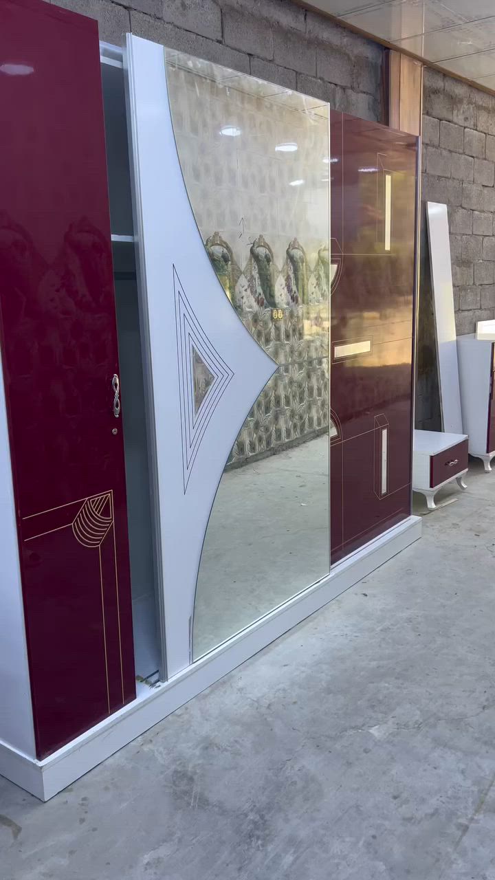 يالله غرفة نوم مستخدمة نضافه 90‎%‎

النوع تركية 3 ابواب 2 سلايت وباب عادي 

ملحقات كاملة ميز مراية جرباية كومديات جزامة

السعر 350 الف وبيها مجال 

واسط العزيزية مقابل البلدية

***********
