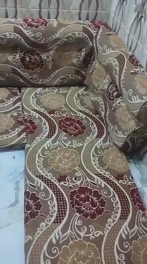 سلام عليكم ورحمة الله وبركاته
ديوان نظيف للبيع وجهين اصلي 14 متر مع التجوات 
يرهم إلى غرفه 5 ونص ×  4  متر 
سعر ١٨٠ وبي مجال بسيط  
لاستفسار ***********
