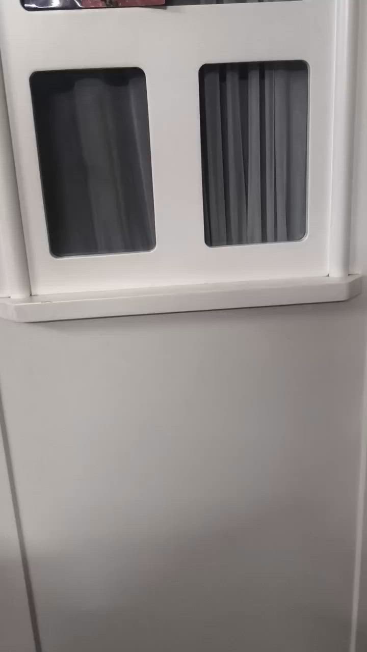 غرفه للبيع بناتيه كنتور وجربايه تكمه بمعنى الكلمه كولش نظيفه السعر ٢٠٠الف والعنوان الشرطه الرابعه  رقمي ***********
