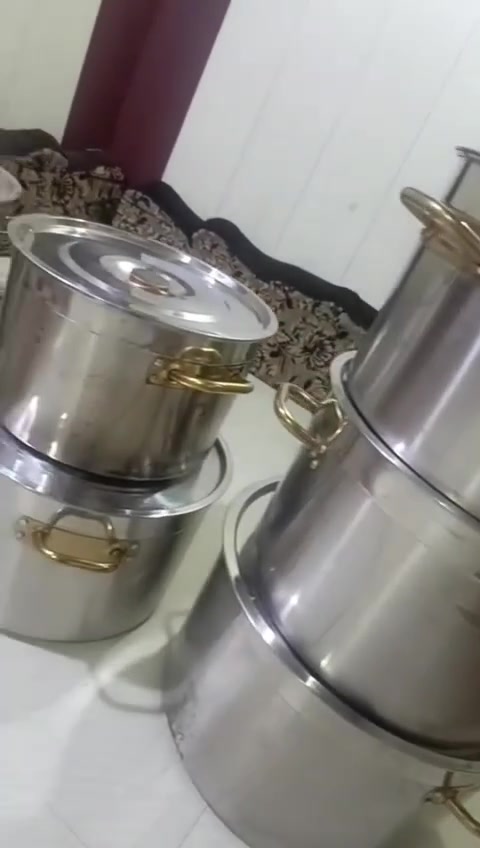 السلام عليكم 
غراض مطعم للبيع ستخدام 10 تيام
مكانهن سماوه للاستفسار ***********
