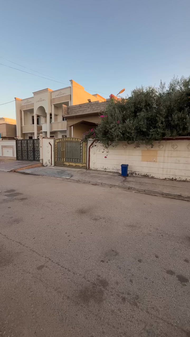 دار للبيع يعتبر قطعه ارض الورار الثانيه قرب مستشفى الولاده
المساحه 580 متر الوجه 17 متر
شارع 10 والضهر ع سده الكورنيش
للاستفسار مكتب الملكي للعقارات
***********
