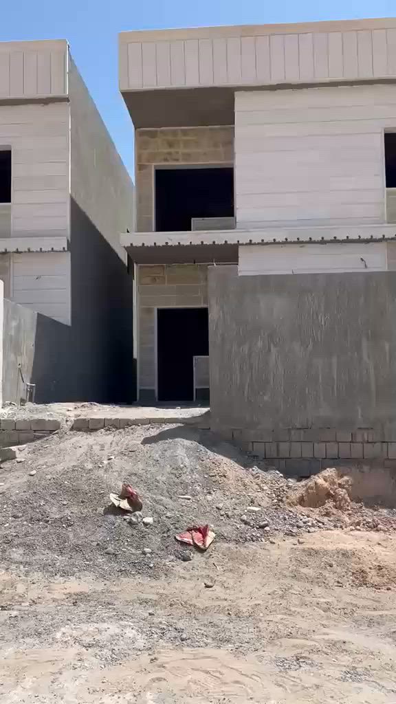 #دار_القرية_الايطالية_للبيع🏠
الديوم مقابل..شارع المستشفى
مساحة200متر 14×15واجهة
2طابق..4نوم..2صالة..استقبال
مطبخ..الدار..حر..مسدد كامل 
للشركه..باقي كم شهر..يسلم..
مفتاح.. واجهة..حجر..⛩️
مكتب الشام للعقار 
***********
***********
