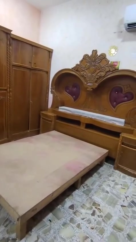 السلام عليكم غرفه اخشاب للبيع شوفت عينك تسكام مو سوكي مكان كربلاء الحر سعر ٣٧٥ تواصل ***********
