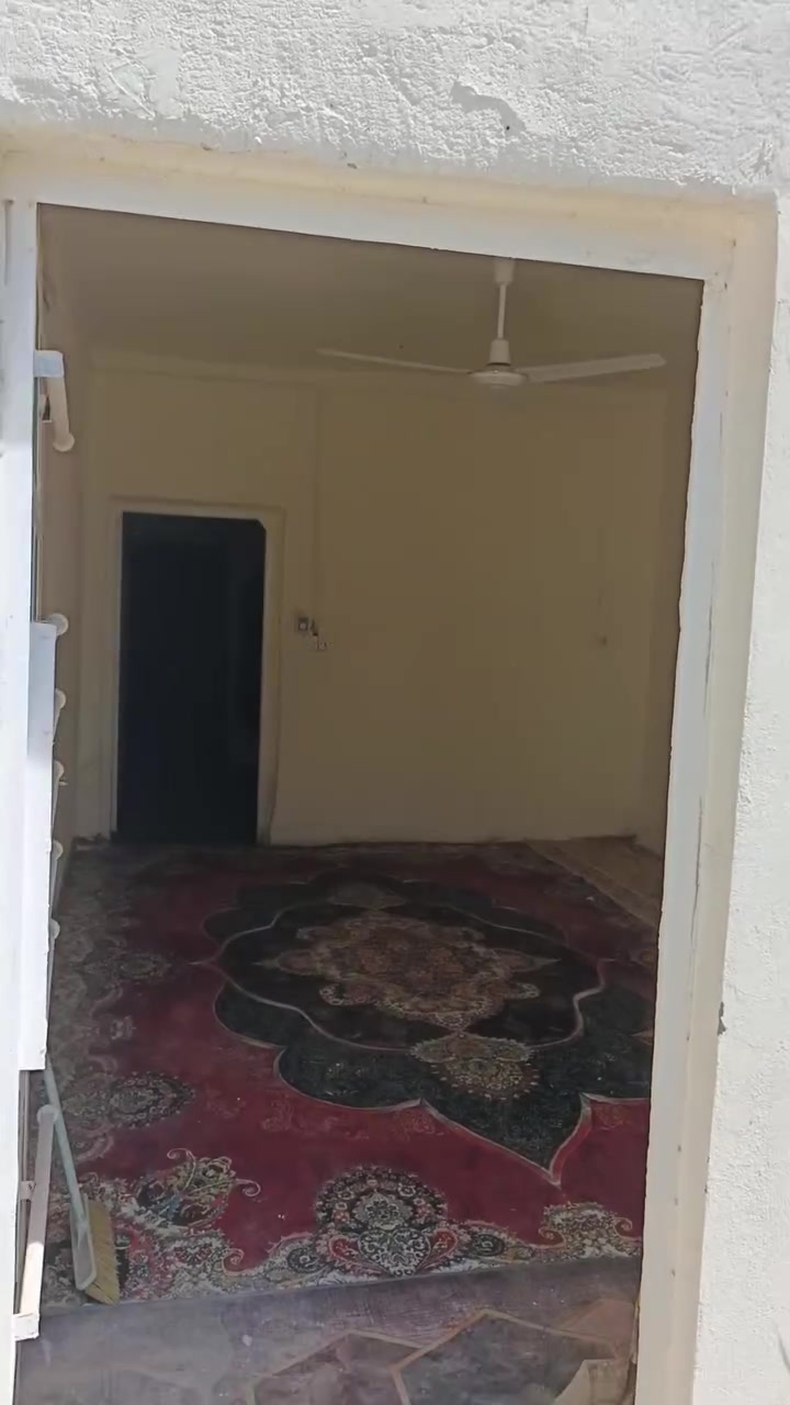 السلام عليكم بيت للبيع المكان حله حي العسكري شارع80 المساحه 125cm الشراي يتصل👇
***********
