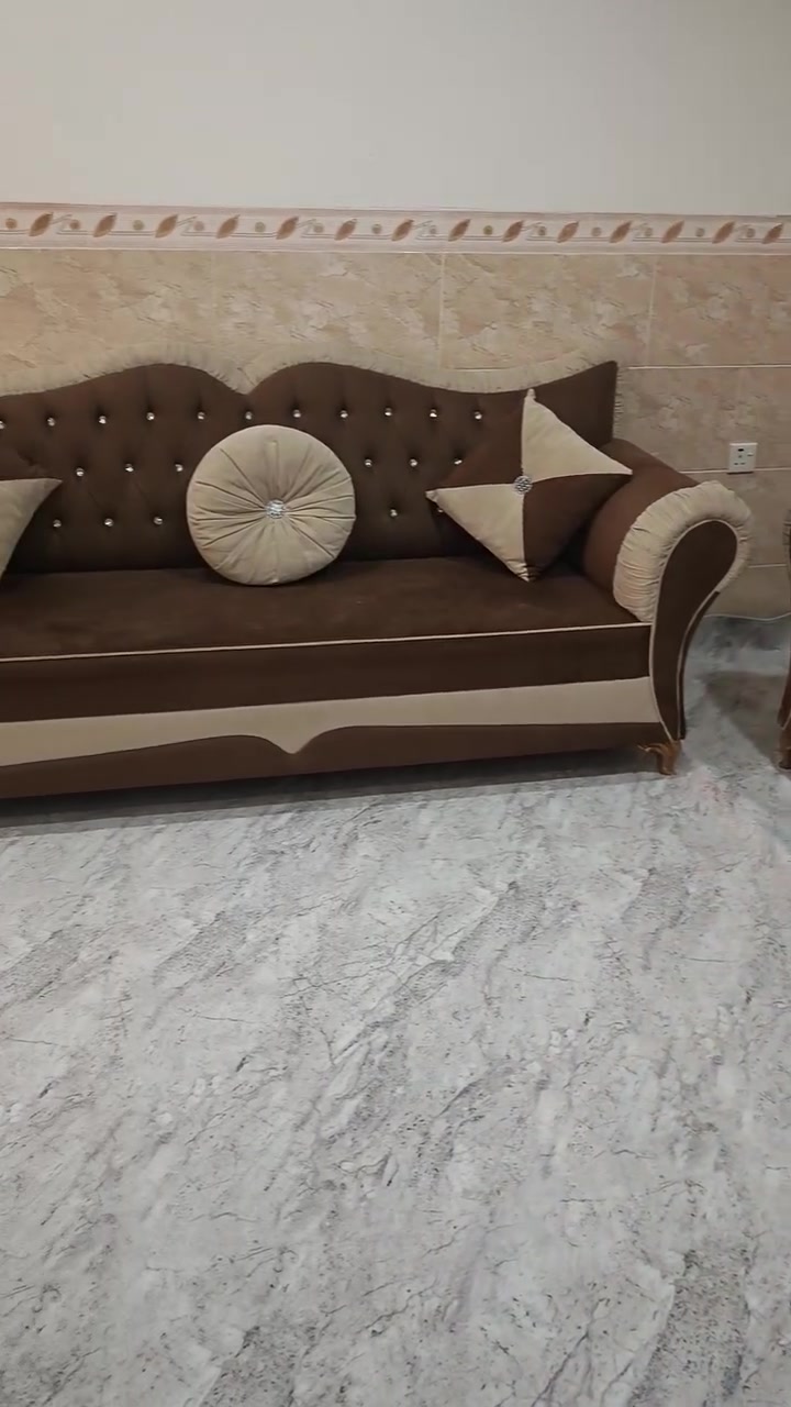 ئەم قەنەفە تورکیانە بۆ فروشتن زۆر تۆکمە و جوانن ماشاء الله بەرگ و قاچ و ئیسفنج و شتی هیچی لێ نەهاتووە مەزبووتە
سعری ٣٠٠ هەزار 

ژم

*********** 

***********
