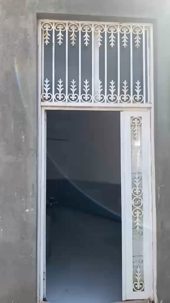 بيت للبيع مساحه ٢٠٠ خلف الملعب للاستفسار ***********
