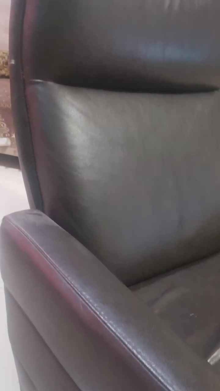 كرسي جلد كهربائي متحرك
٦٠ الف
  ***********
