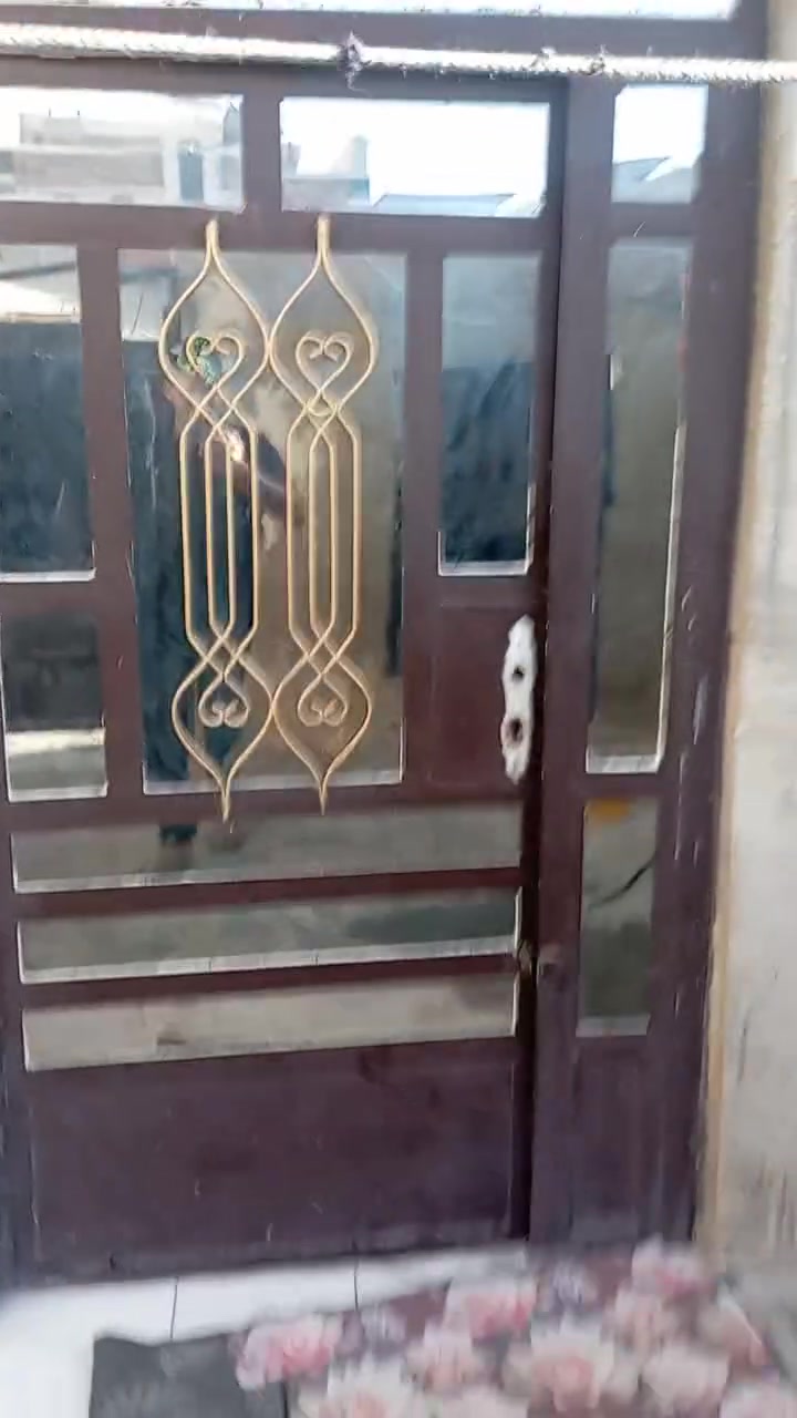 السلام عليكم بيت 100 متر لبيع الزعفرانيه شارع الكهرباء بشارع صيدليت زينه علي طابوك سند٢٥ مسلح كله والتفاصيل علا الرقم غير متواجد علا الفيس ***********
