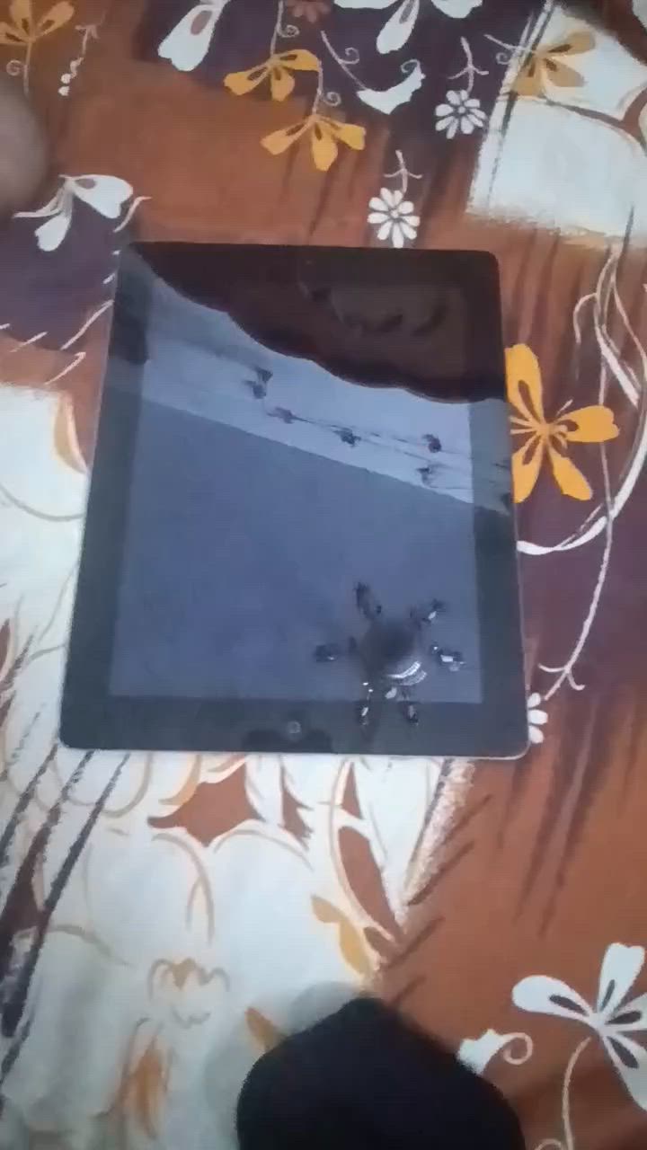 السلام عليكم ايباد ipad الذاكره ٦٤ جهاز مكفول من كلشي بطاريه فول السعر ٦٠وبي مجال التواصل ***********
