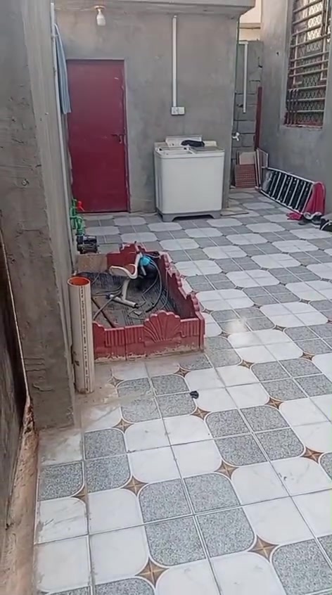بيت البيع زراعي شارع الياسري رباط ارضي ورباط وسط وسكف مسلح المساحه ٢٠٠ متر سنت البناء 2026السعر ٦٥ وقابل التفاوض التواصل ***********
