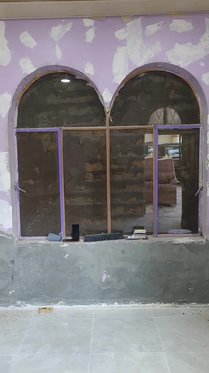 ***********✅ السلام عليكم، من موقع عملنا في كربلاء المقدسة.
اليوم عندنا معالجة الرطوبة.

إذا كان الطابوق متضررًا بسبب الرطوبة، فلا يجوز صبغ الجدار مباشرة.

✅ أولًا: تُزال الأجزاء المتضررة.
✅ ثانيًا: يُطبَّق البورك.
✅ ثالثًا: إذا بقيت آثار للرطوبة، يُطبَّق واي فلات حتى لا تعود الرطوبة مرةً أخرى.

ولا تنسوا الإعجاب بالفيديو، ومتابعة الحساب، ومشاركة الفيديو. شكرًا لكم.

@إشارة
