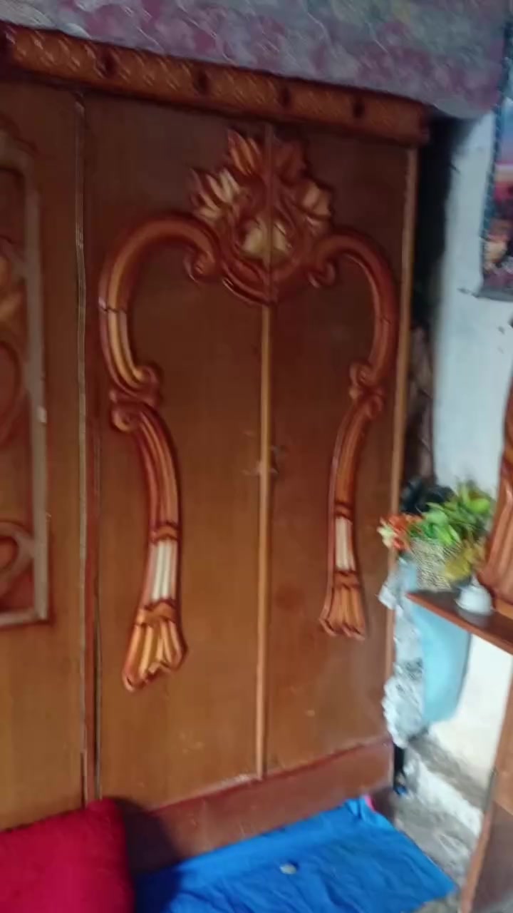 سلام عليكم ورحمه الله وبركاته غرفة البيع سعر 250 وبيها مجال العنوان البصرة قبله ***********
