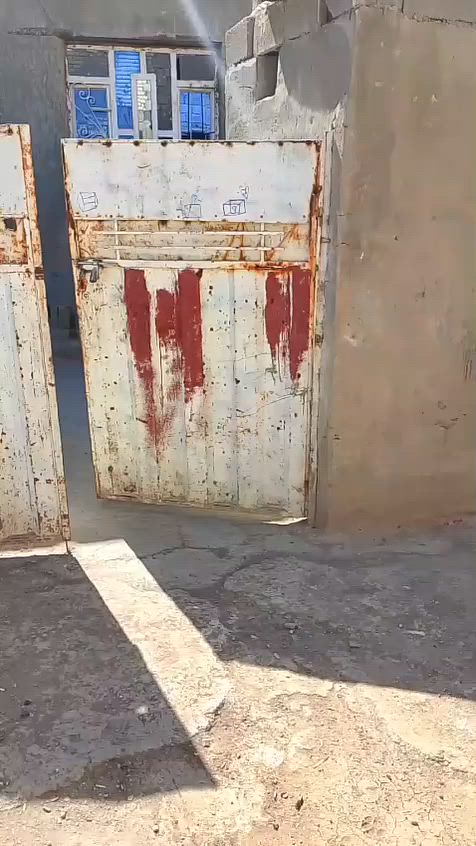 بيت للبيع زراعي بالزبيديه سند 25 تحويل مباشر أوراقه كامله بالبلدية رقمه طالع أصولي 
المساحه الكليه 170متر مربع واجها ونزال 13/13
البيت يحتوي على 2غرف نوم والطابق الثاني  بيه غرفه  مكامله وصاله ومطبخ وستقبال البيت عكاده بلوك بنائه 2016 درج صب مثل ما واضح بالفيديو بيعه مستعجل 
يدخل عليه شارعين  يبعد عن السايدين الجديد 70متر 

#مثل_ماواضح_بالفيديو 

الاستفسار الاتصال او واتساب 
***********

واتساب***********
