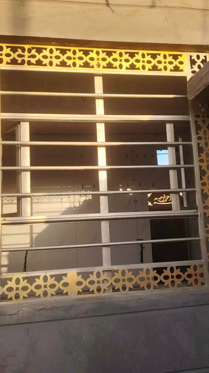 السلام عليكم نشتغل كافة انواع الديكورات والاصباغ وتنضيف وصبغ  الشبابيك وبأسعار مناسبه التواصل على الرقم او الواتساب ‏‪***********‬‏
