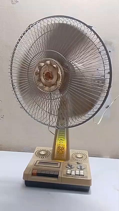 السلام عليكم للبيع اغراض قديمه شرط شغالين السعر خاص رقم الهاتف كورك (‏‪***********‬‏)
