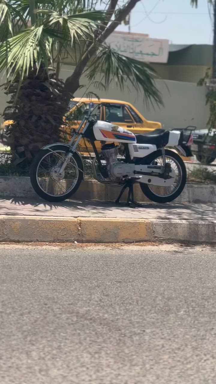 دراجه للبيع نضيفه أي نقص مابيها السعر ٣٠٠ 
***********
