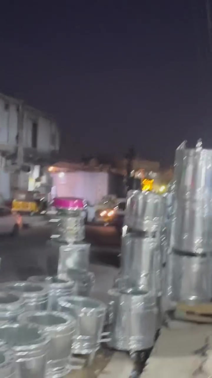 السلام عليكم محلين للايجار  
اول محل واجهه 3 ونص ونزال 8 كامل مواصفات مابي اي نقص 
والمحل الثاني واجهه 4ونص ونزال 12 الارضيه كاشي كامل كهربائيات بس يحتاجله ترتيب
ايجارهن مناسب
بغداد مدينه الصدر شارع الاورفلي قرب غازي المضمد 
***********
