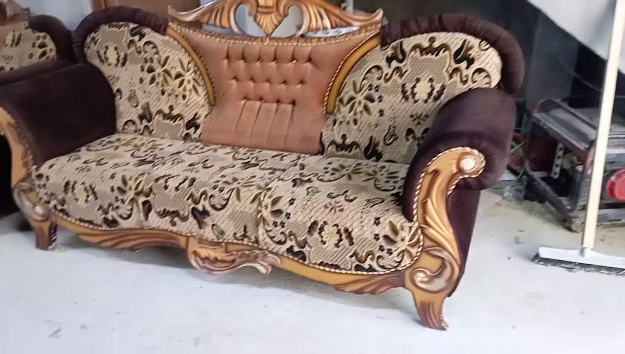 تخم ونص نجارة 13مقعد ..4قنفات و2كراسي.***********
